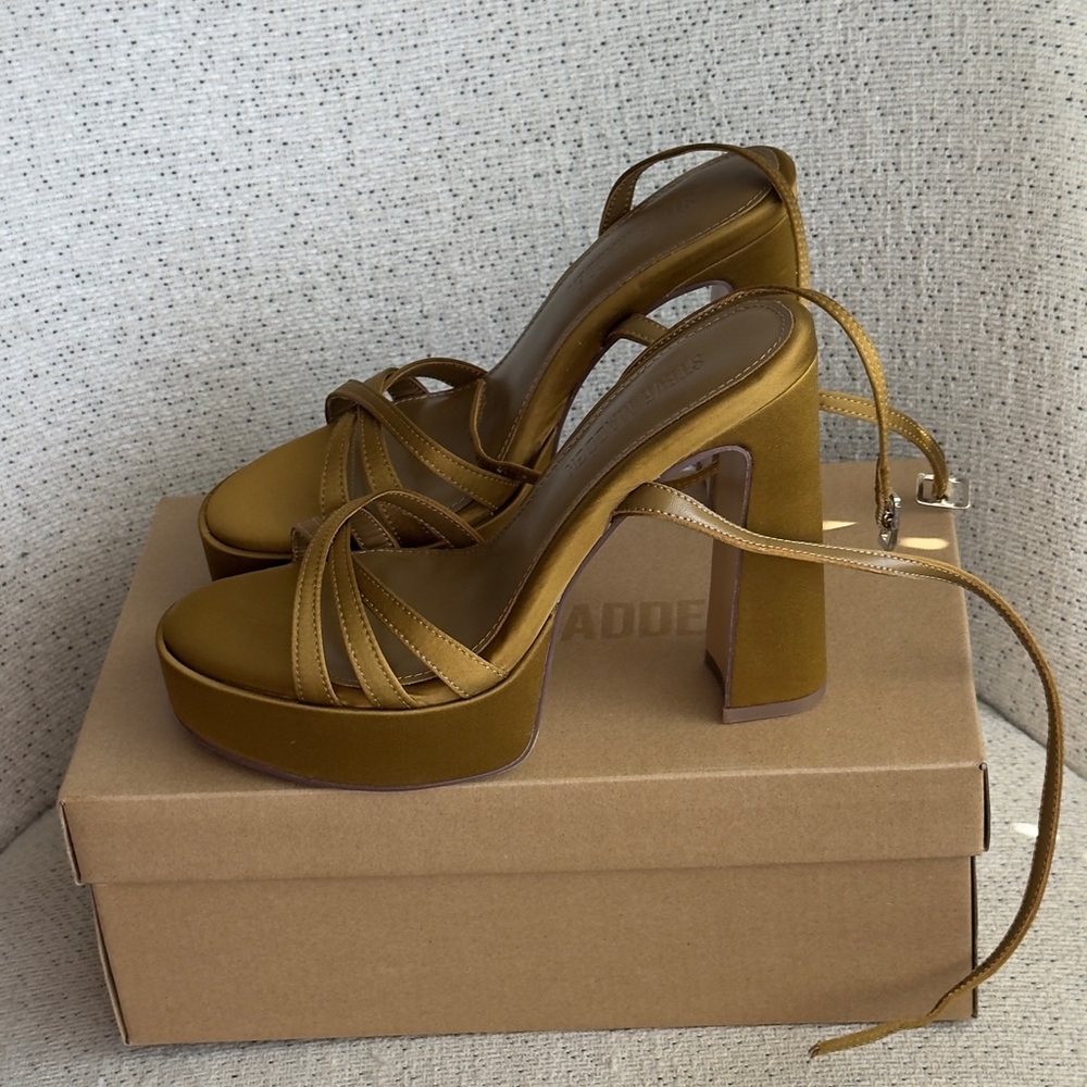Steve Madden Platform Heels in Olive